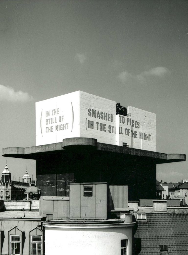 10 Lawrence Weiner